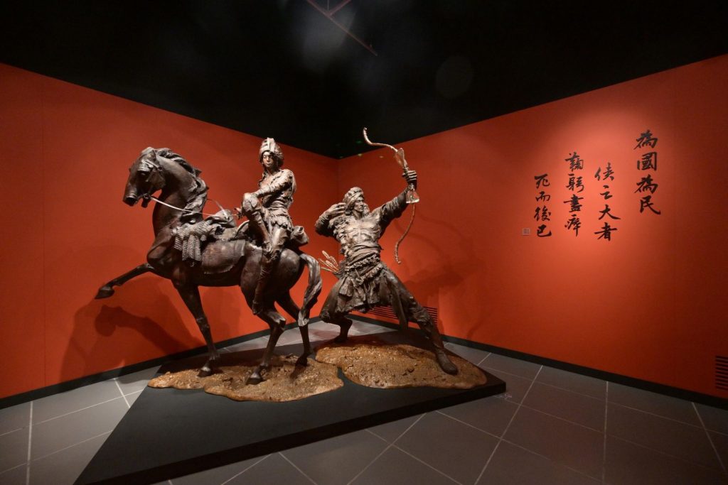 金庸百歲冥壽，香港其中一項重要紀念活動是「俠之大者──金庸百年誕辰紀念．任哲雕塑展」。（網上圖片）